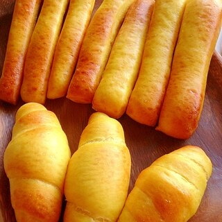 パンプキンスープで黄色いスティック＆ロールパン